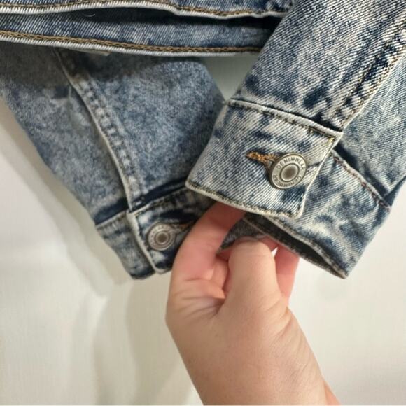 Ashley Vintage Charm Blue Denim Jacket, Acid Wash, Medium - Picture 7 of 13